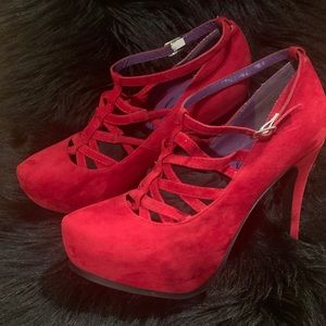 Brand: Priviliged  platform heels